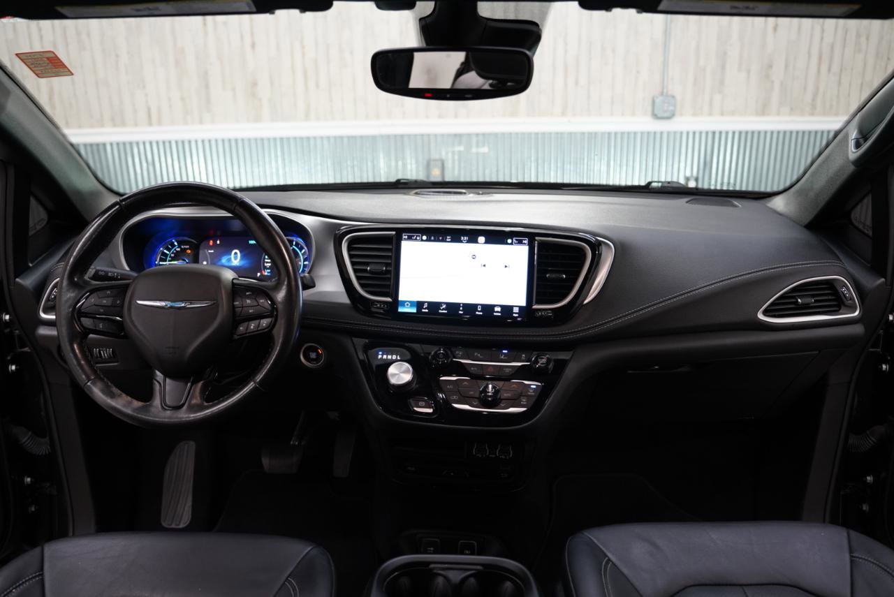 Used 2021 Chrysler Pacifica Touring-L w/ Uconnect Theater Family Group image 17