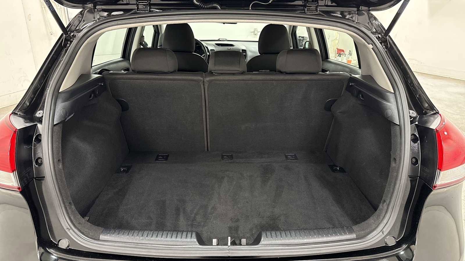 Used 2017 Kia Forte LX image 27