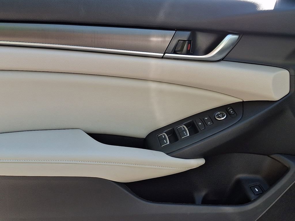 Used 2018 Honda Accord LX image 12
