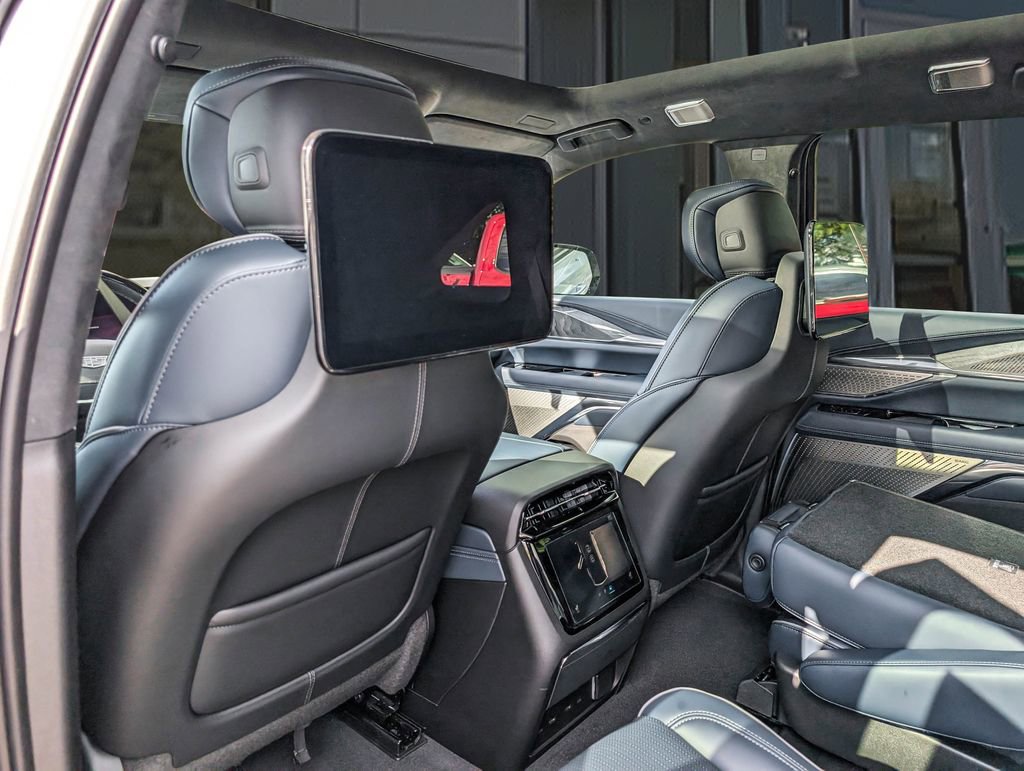 New 2026 Cadillac Escalade IQ Luxury 2 image 16
