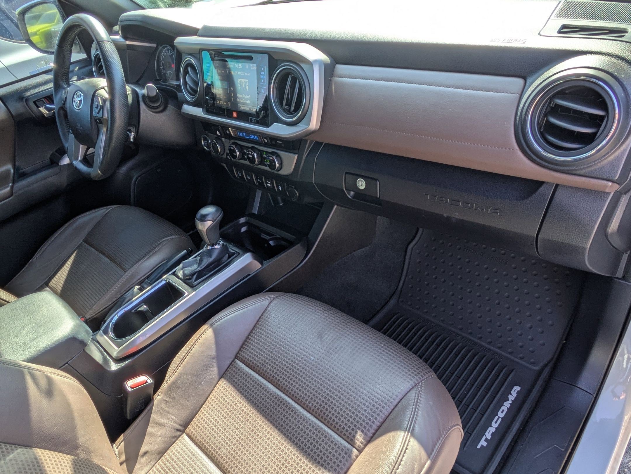 Used 2016 Toyota Tacoma Limited w/ Towing Package image 39
