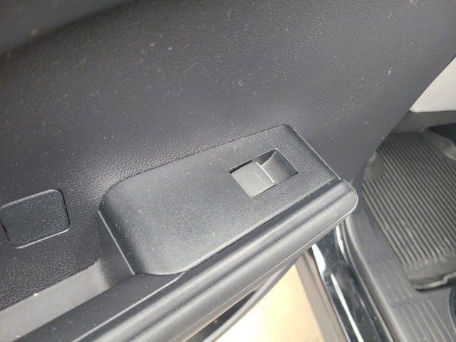 Used 2023 Toyota Highlander Bronze Edition image 16