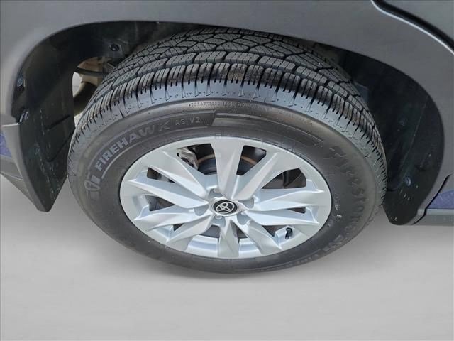 Used 2022 Toyota Corolla Cross LE AWD/4WD image 11