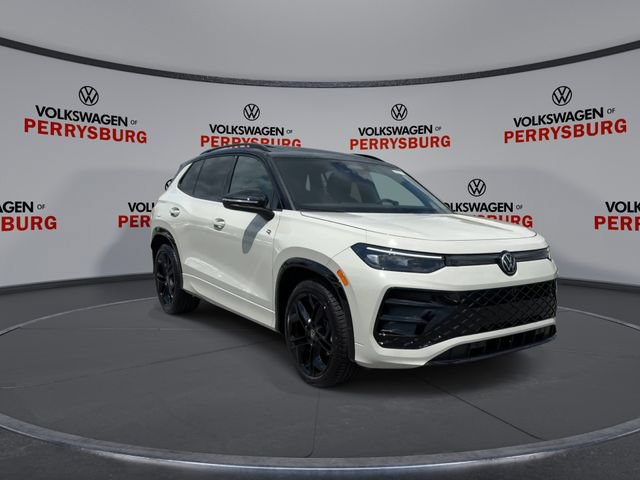 New 2026 Volkswagen Tiguan SE R-Line FWD image 2