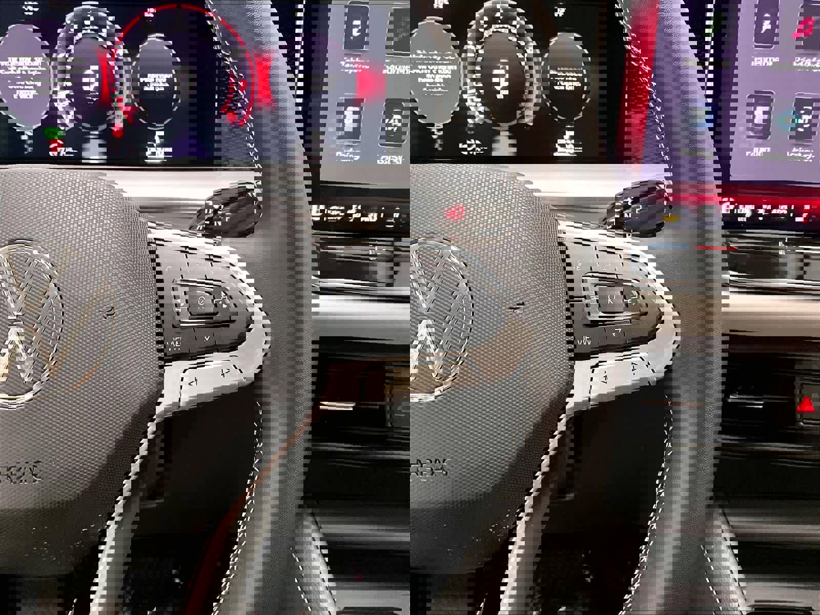 Certified 2025 Volkswagen Tiguan SE FWD image 21