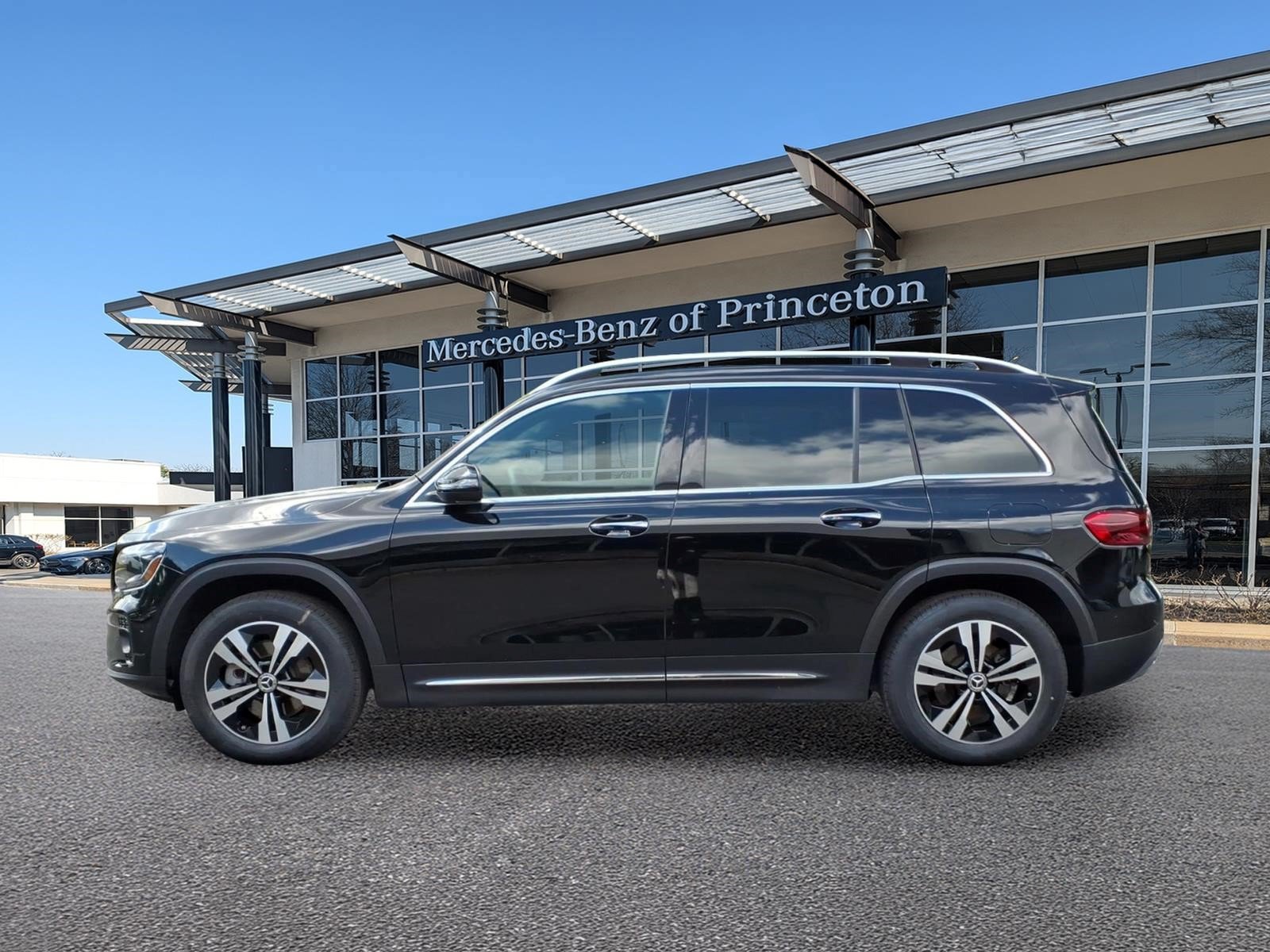 Certified 2025 Mercedes-Benz GLB 250 4MATIC image 6