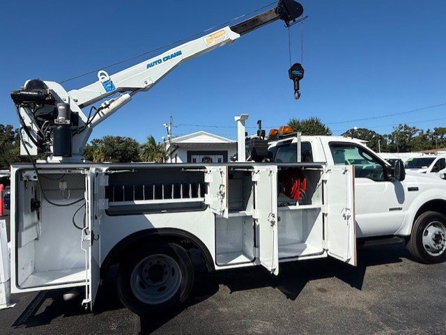Used 2004 Ford F550 4x4 Regular Cab Super Duty image 12