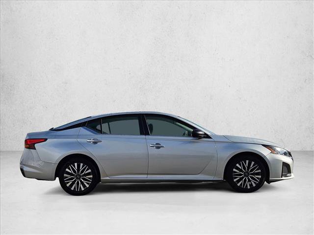 Used 2024 Nissan Altima 2.5 SV FWD image 4