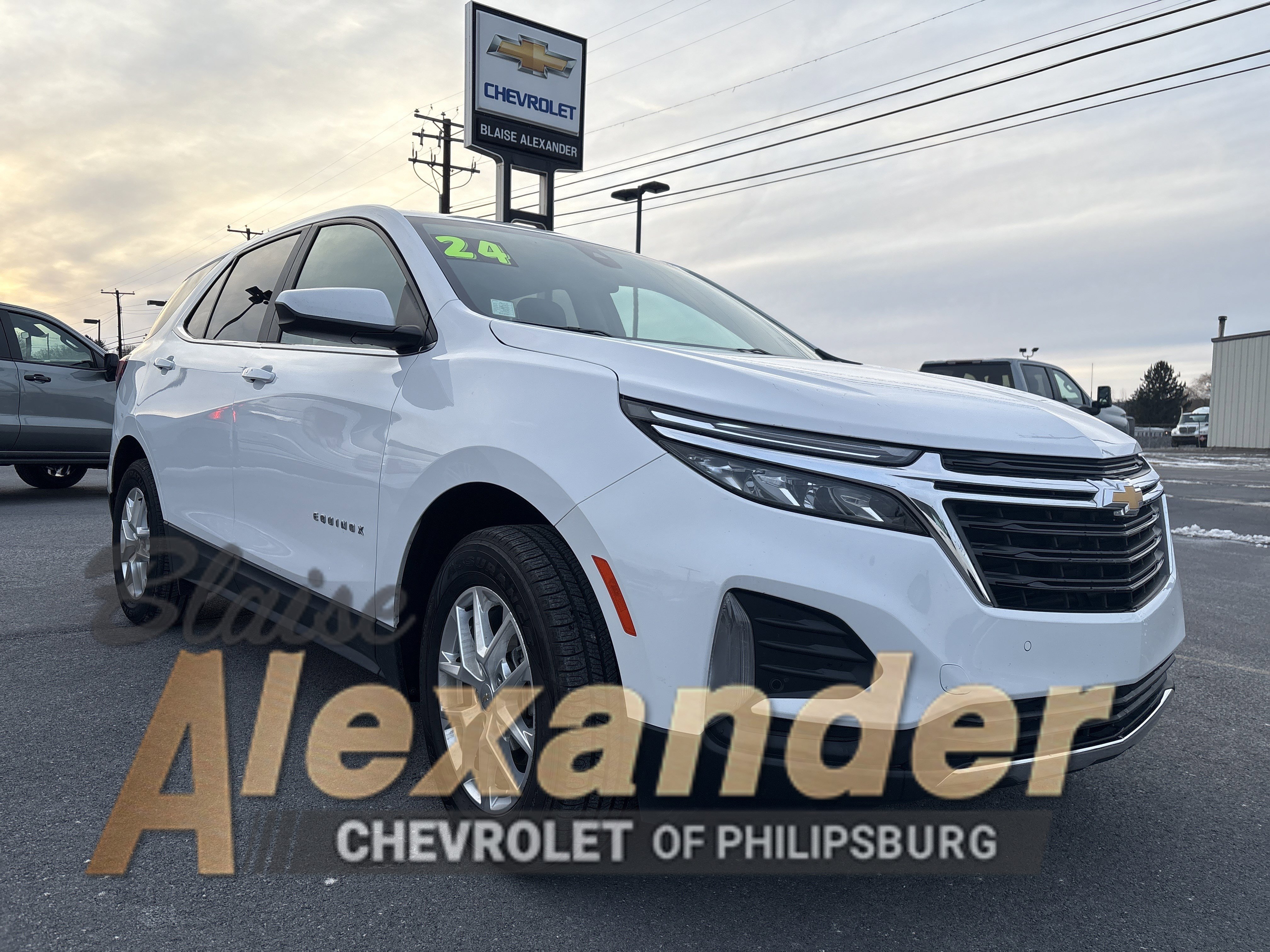 Used 2024 Chevrolet Equinox LT image 1