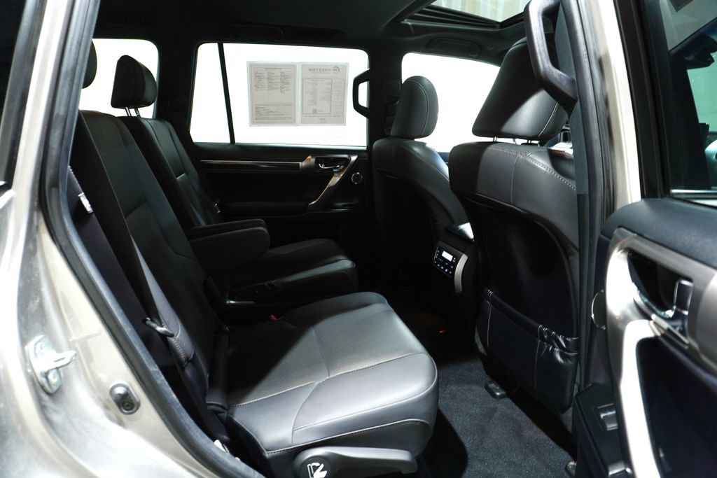 Used 2022 Lexus GX 460 Premium w/ Accessory Package AWD/4WD image 17