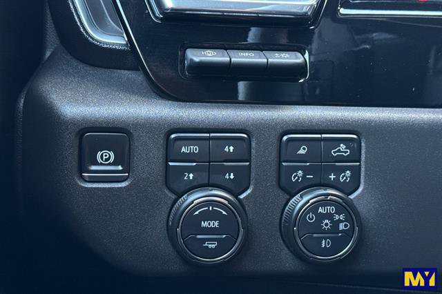 Used 2025 Chevrolet Silverado 1500 High Country w/ Technology Package AWD/4WD image 32