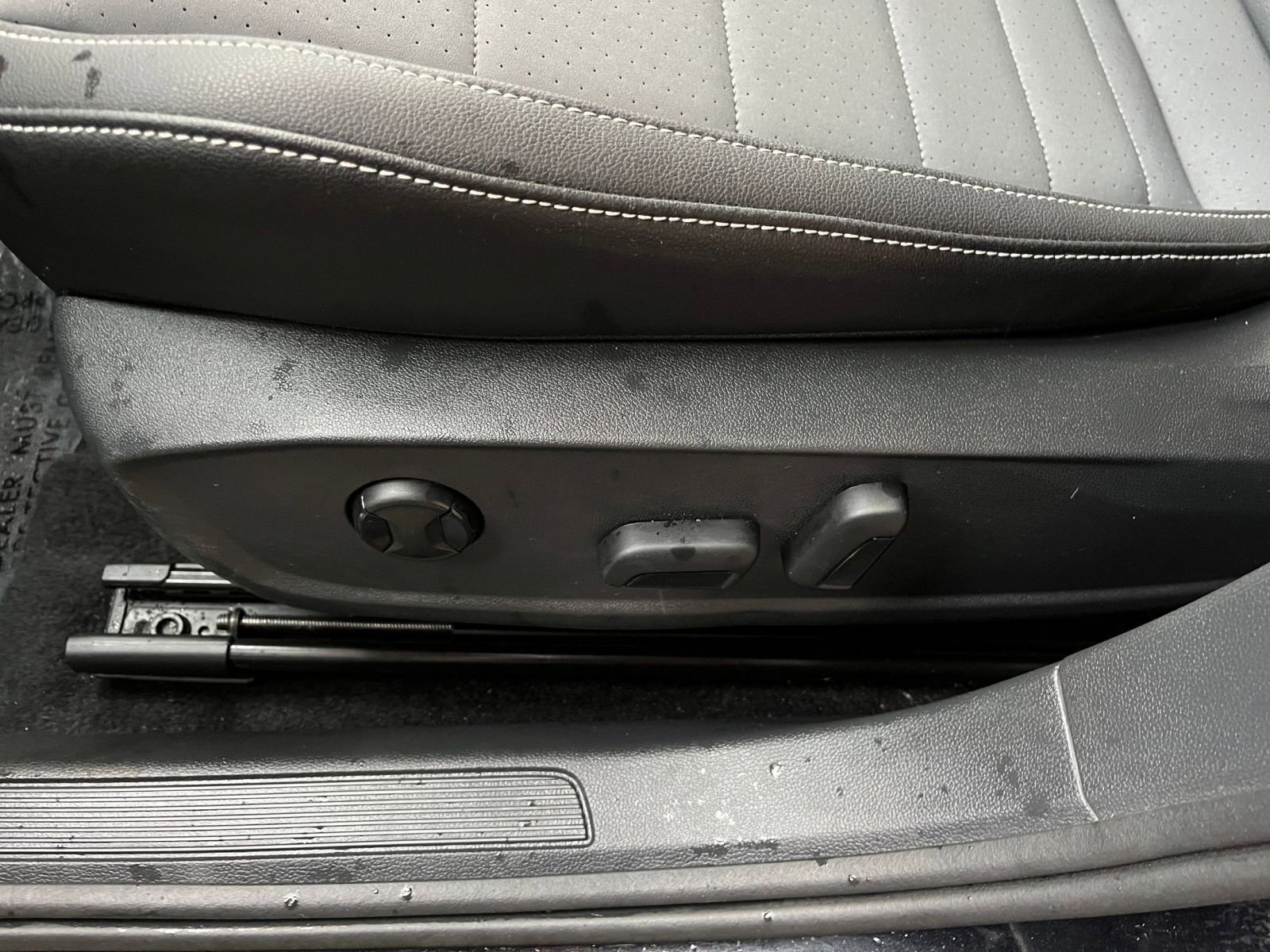 Used 2025 Volkswagen Jetta SE image 23