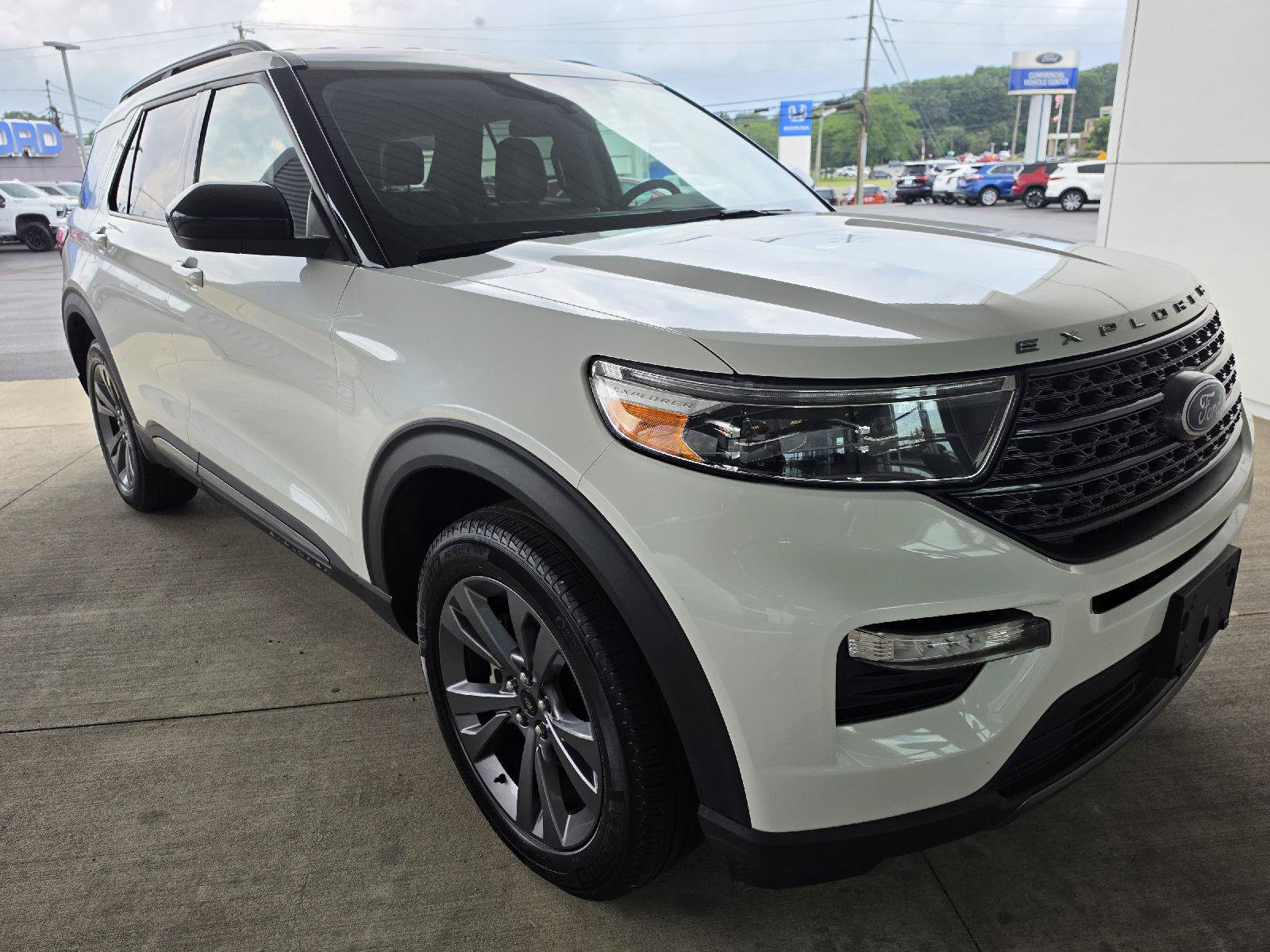 Used 2023 Ford Explorer XLT w/ Equipment Group 202A AWD/4WD image 8