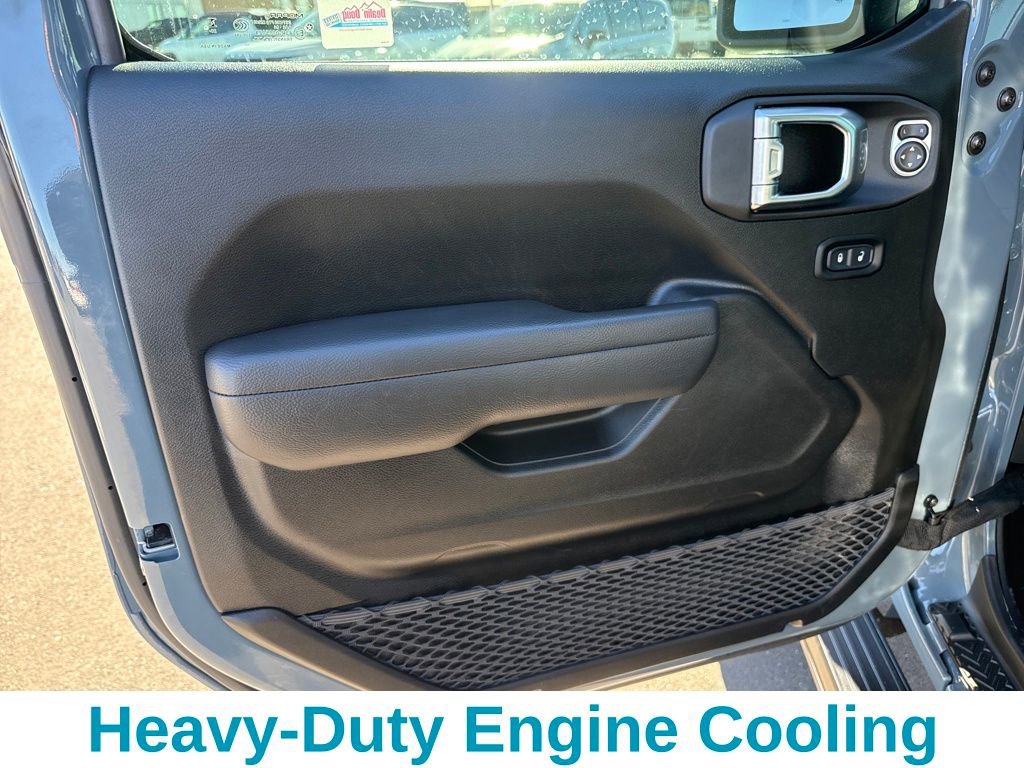 Used 2025 Jeep Gladiator Sport image 13