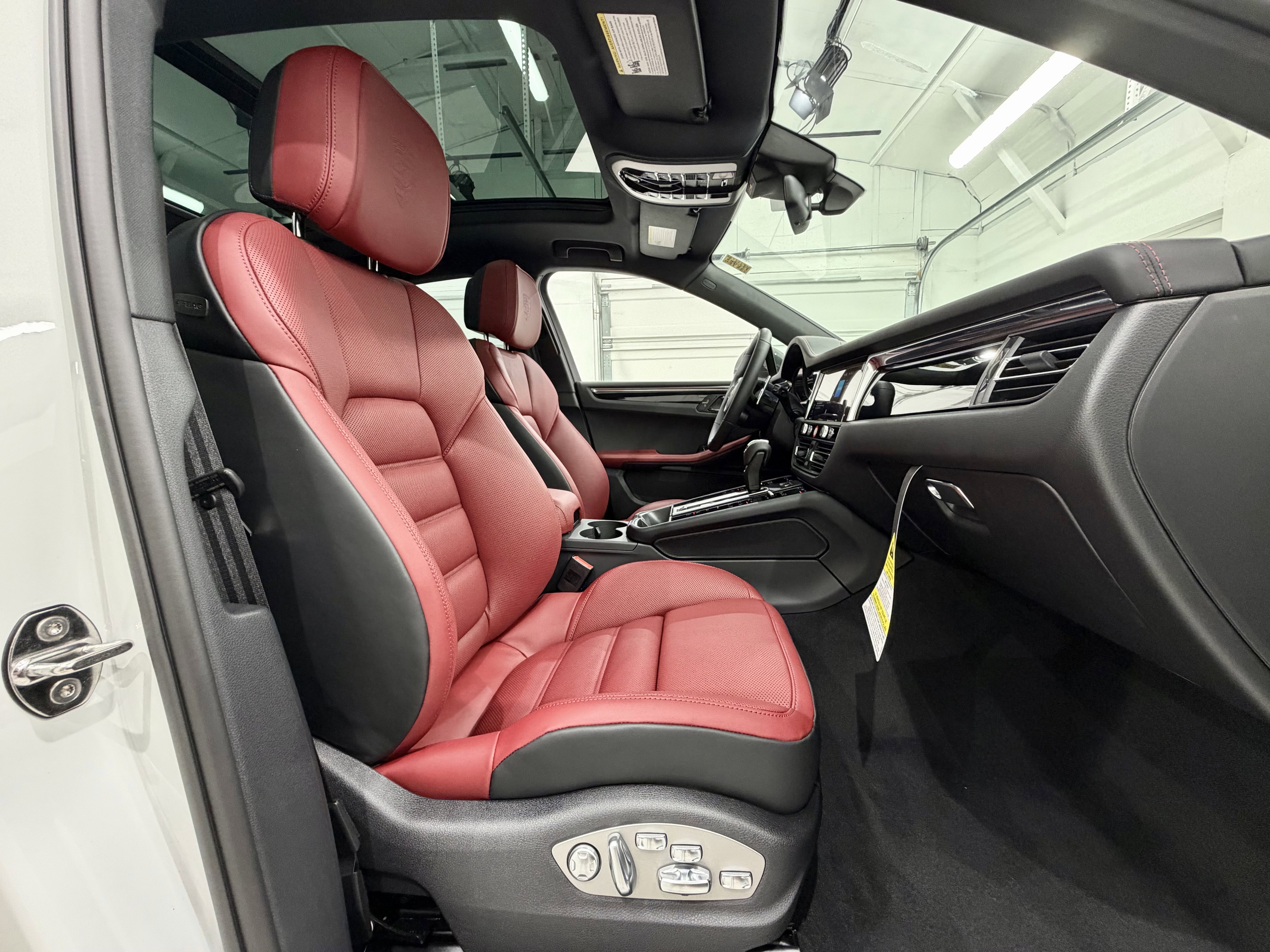 New 2026 Porsche Macan Turbo image 24