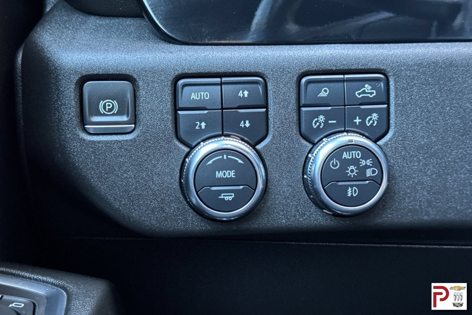 Used 2024 GMC Sierra 3500 SLT w/ SLT Convenience Package AWD/4WD image 32