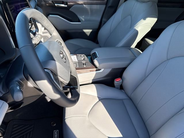 New 2026 Toyota Highlander Limited image 23