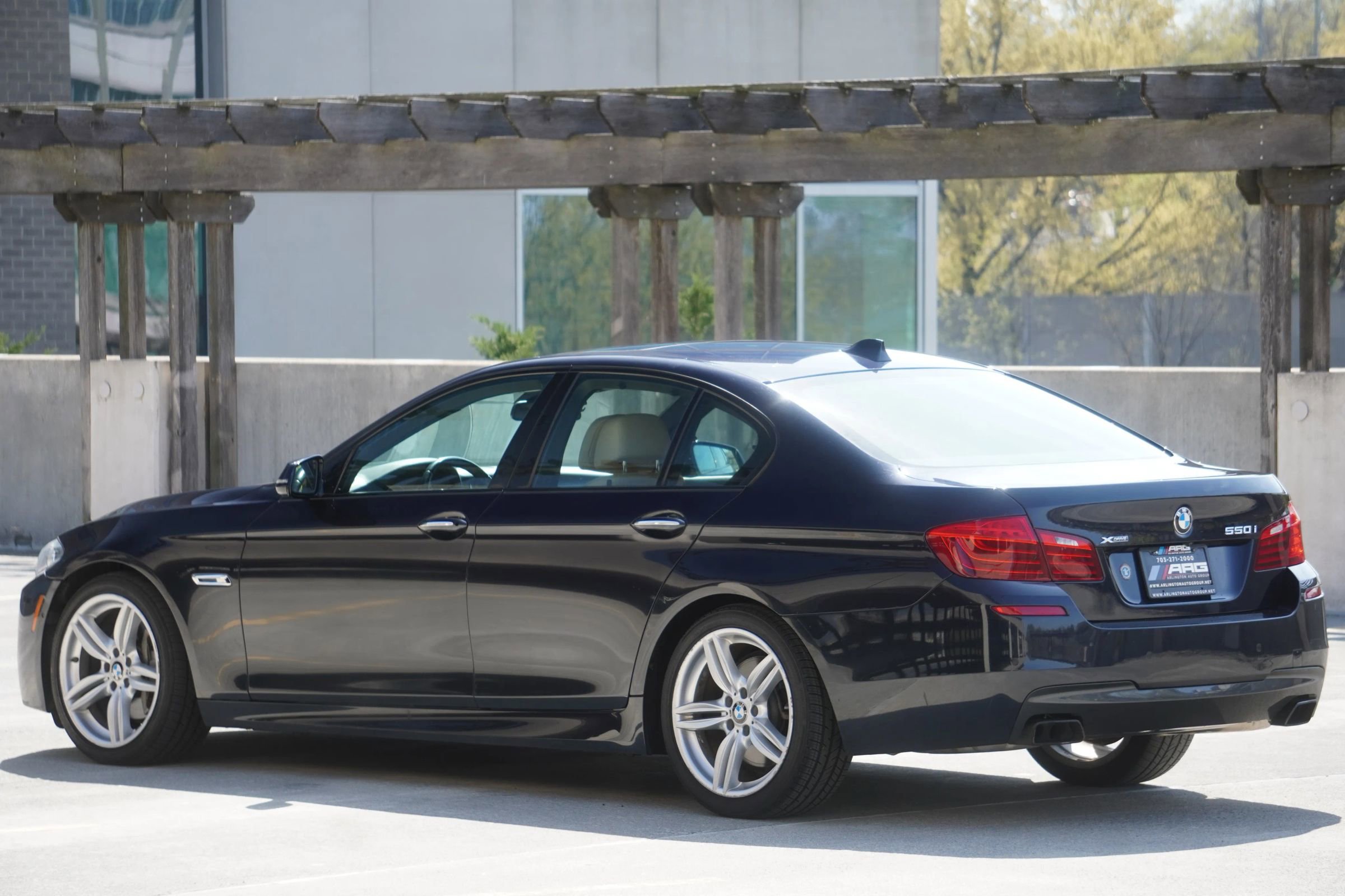 Used 2016 BMW 550i xDrive Sedan AWD/4WD image 3