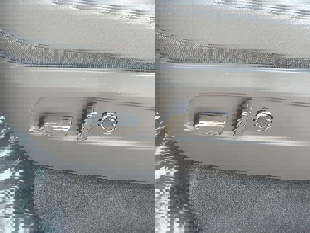 Used 2026 Tesla Model Y AWD image 27