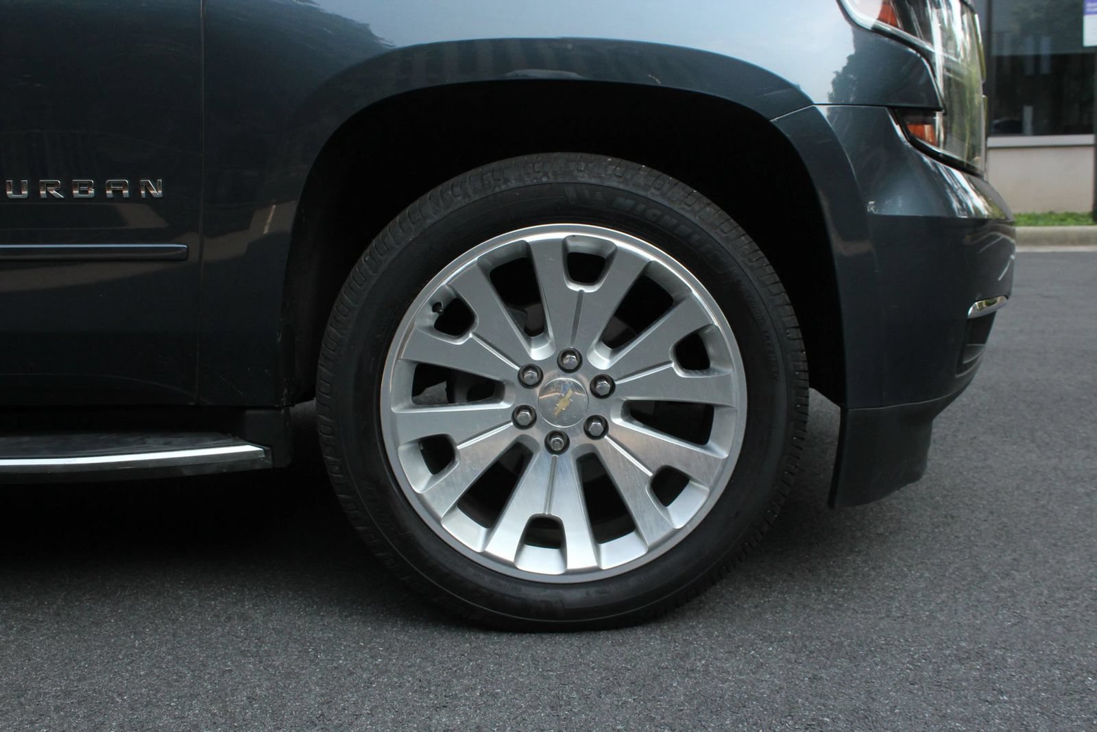 Used 2019 Chevrolet Suburban Premier AWD/4WD image 4