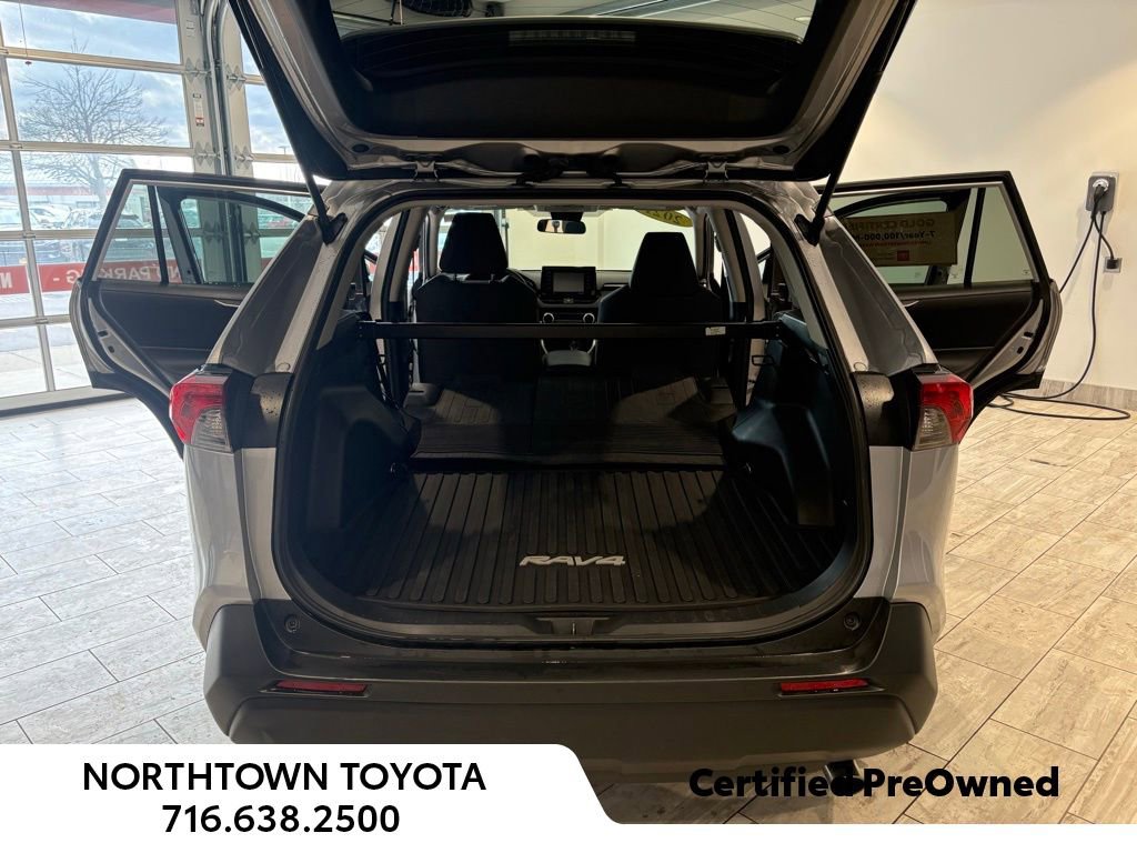 Used 2021 Toyota RAV4 LE image 23