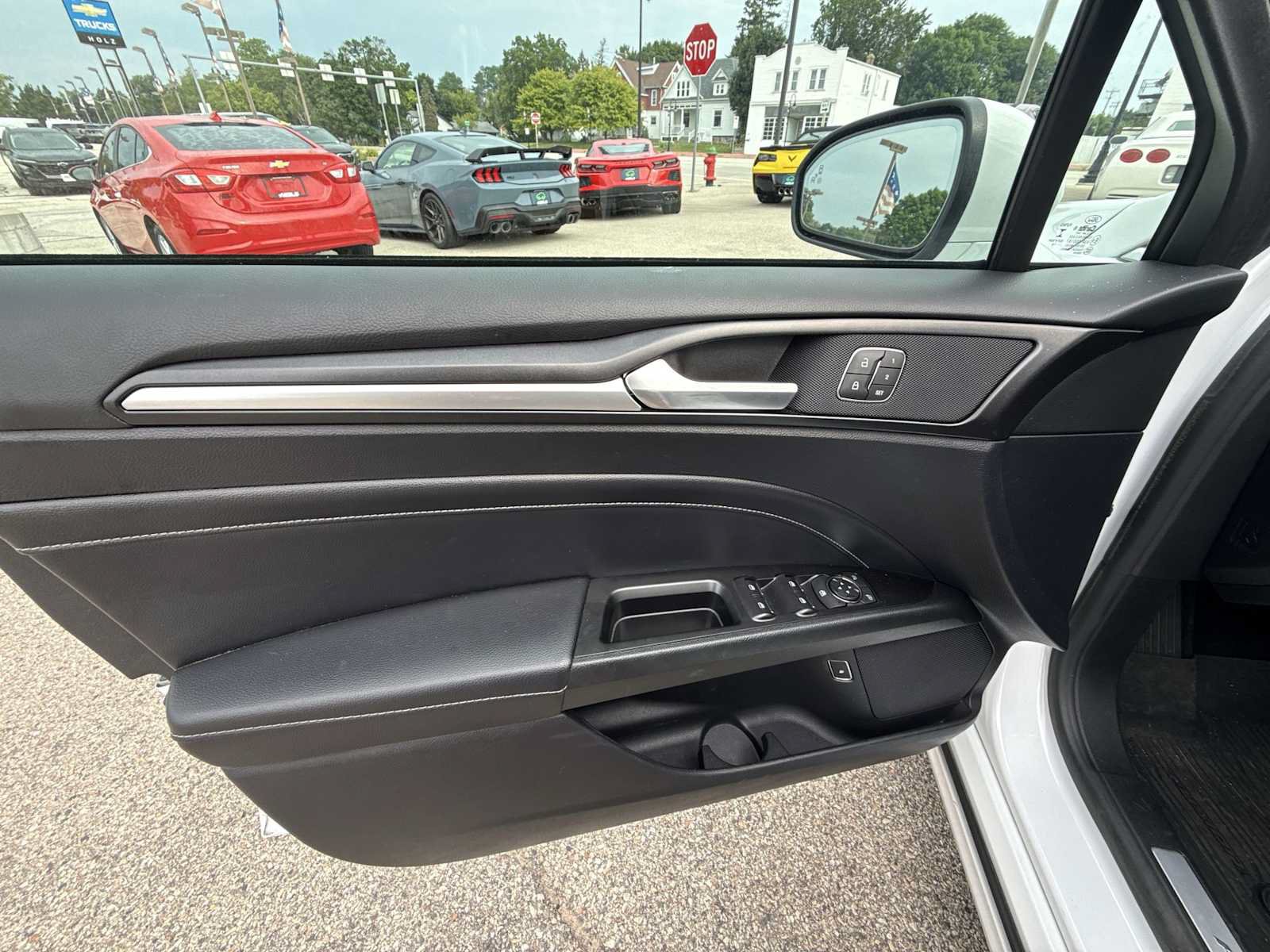 Used 2019 Ford Fusion Energi Titanium FWD image 21