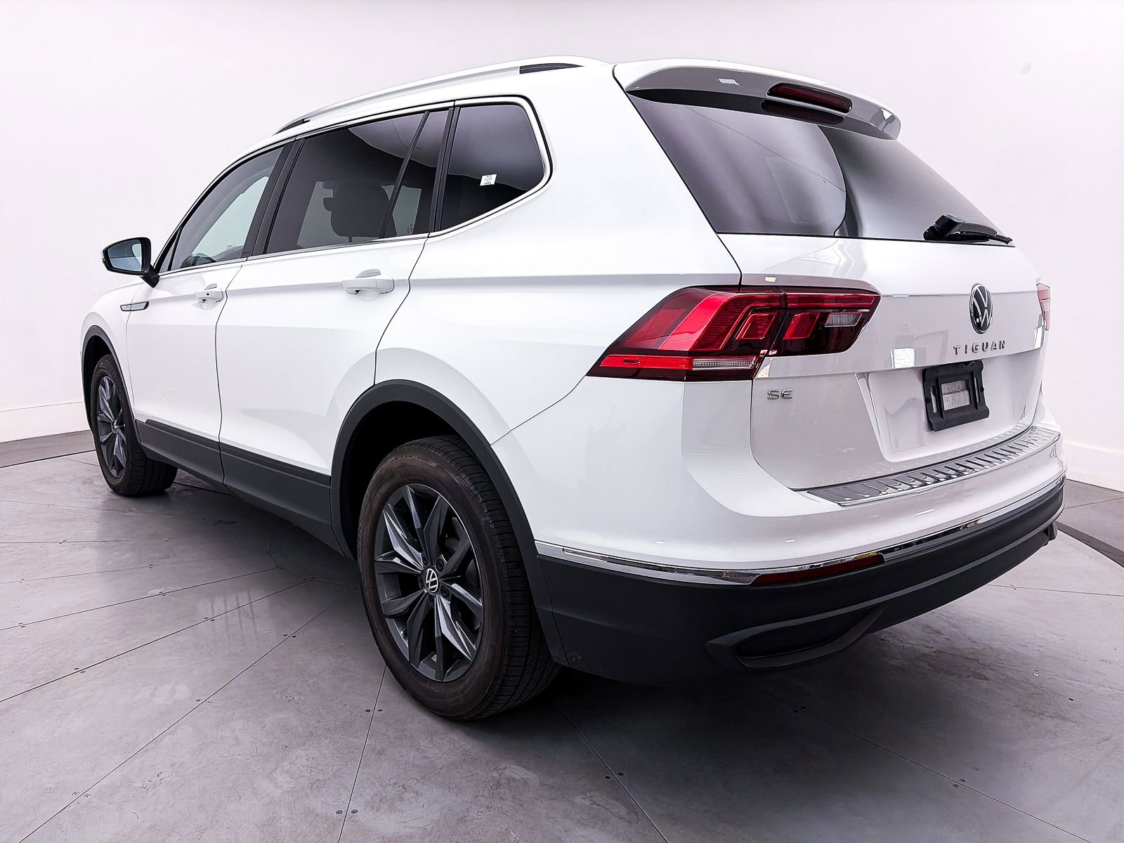 Used 2022 Volkswagen Tiguan SE image 11