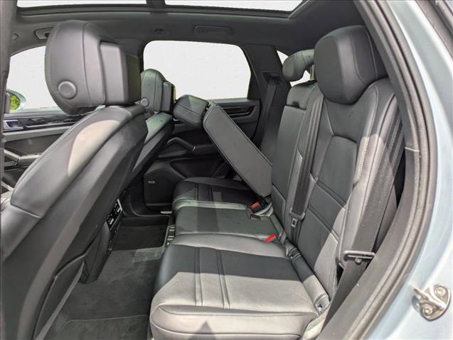 Used 2020 Porsche Cayenne S image 21