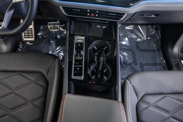 Used 2025 Volkswagen Atlas Peak Edition SE image 26