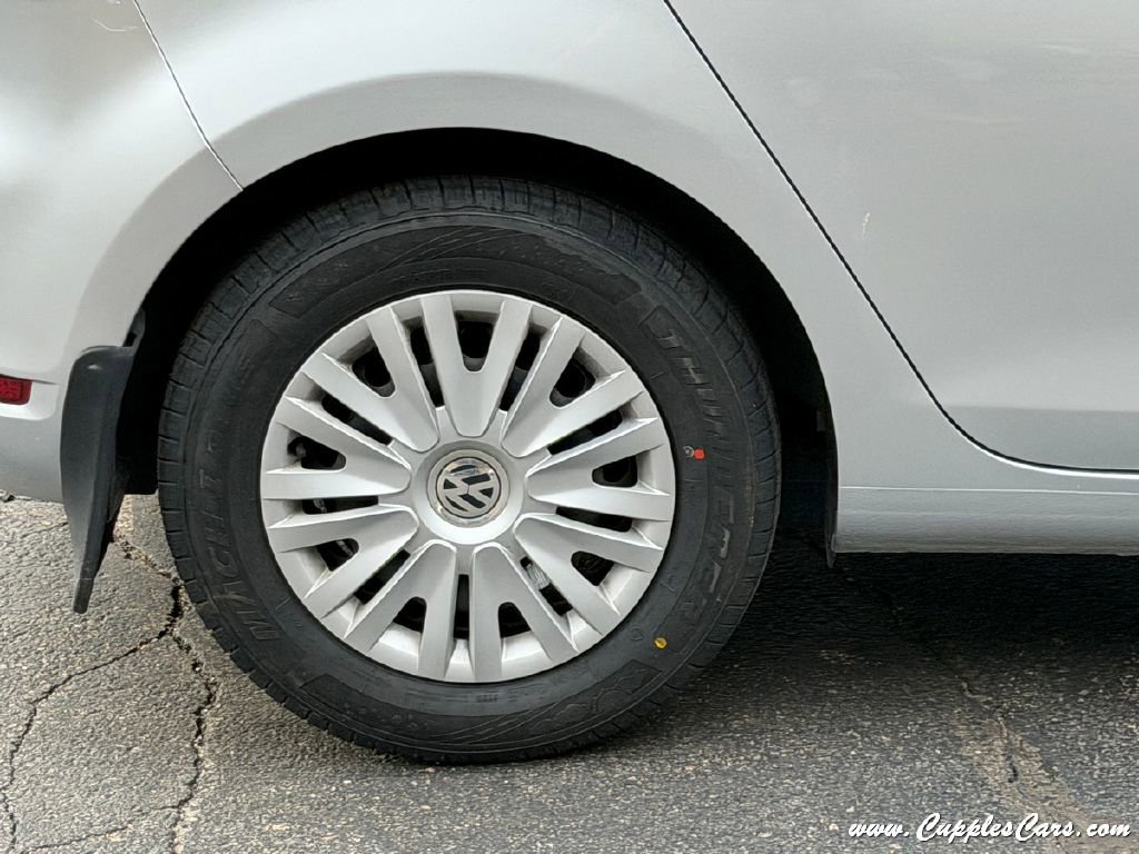 Used 2014 Volkswagen Golf 4-Door FWD image 35