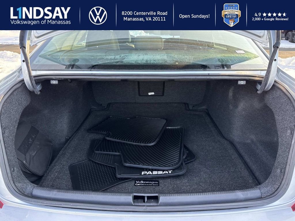 Used 2018 Volkswagen Passat 2.0T SEL Premium image 11