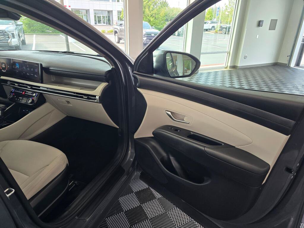 Used 2025 Hyundai Tucson SEL FWD image 40