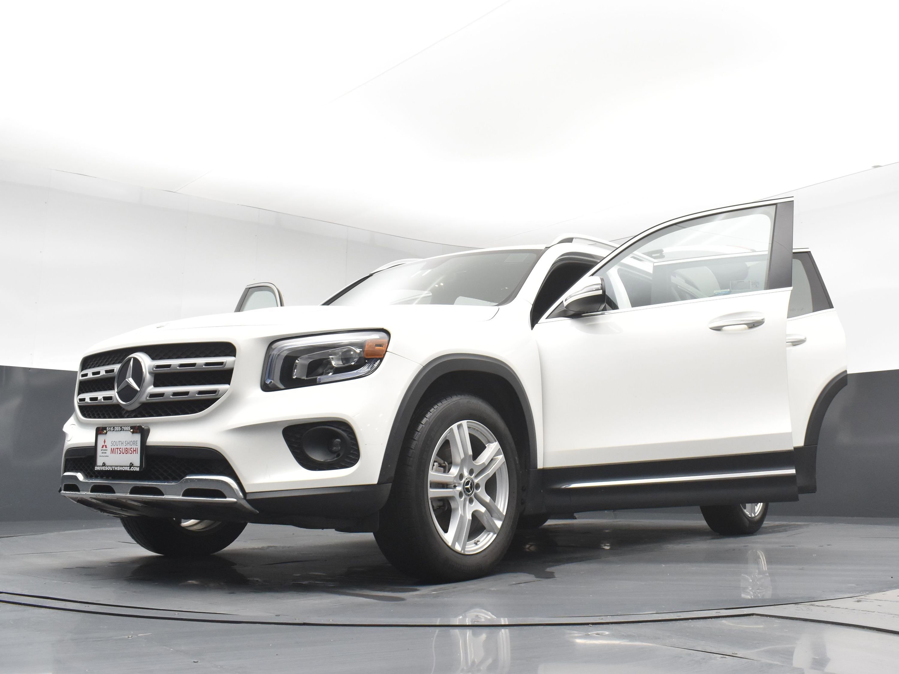 Used 2021 Mercedes-Benz GLB 250 4MATIC w/ Premium Package image 30