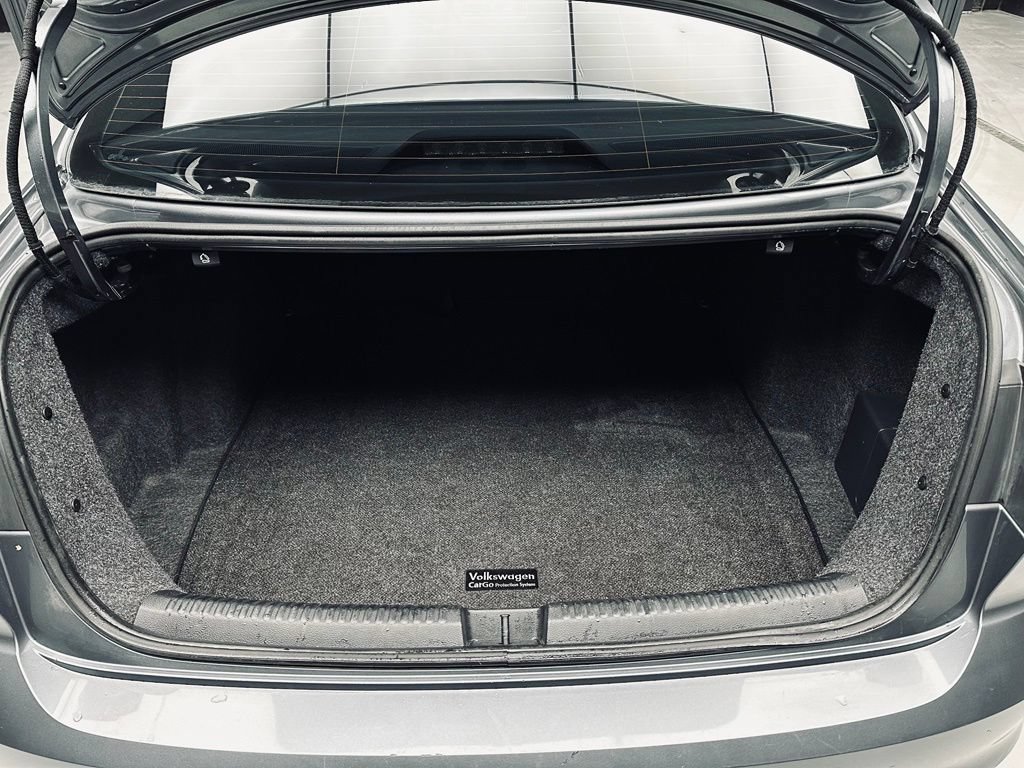 Used 2015 Volkswagen Jetta TDI SE FWD image 45