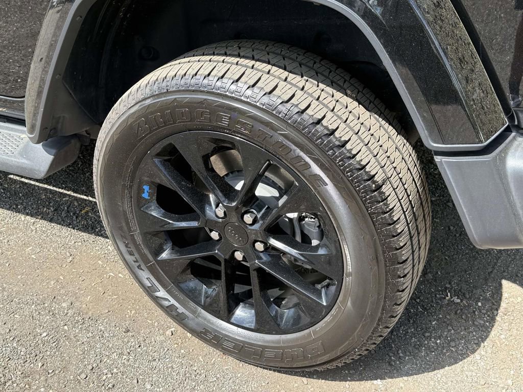 Used 2022 Jeep Wrangler Unlimited Sahara w/ Cold Weather Group image 12