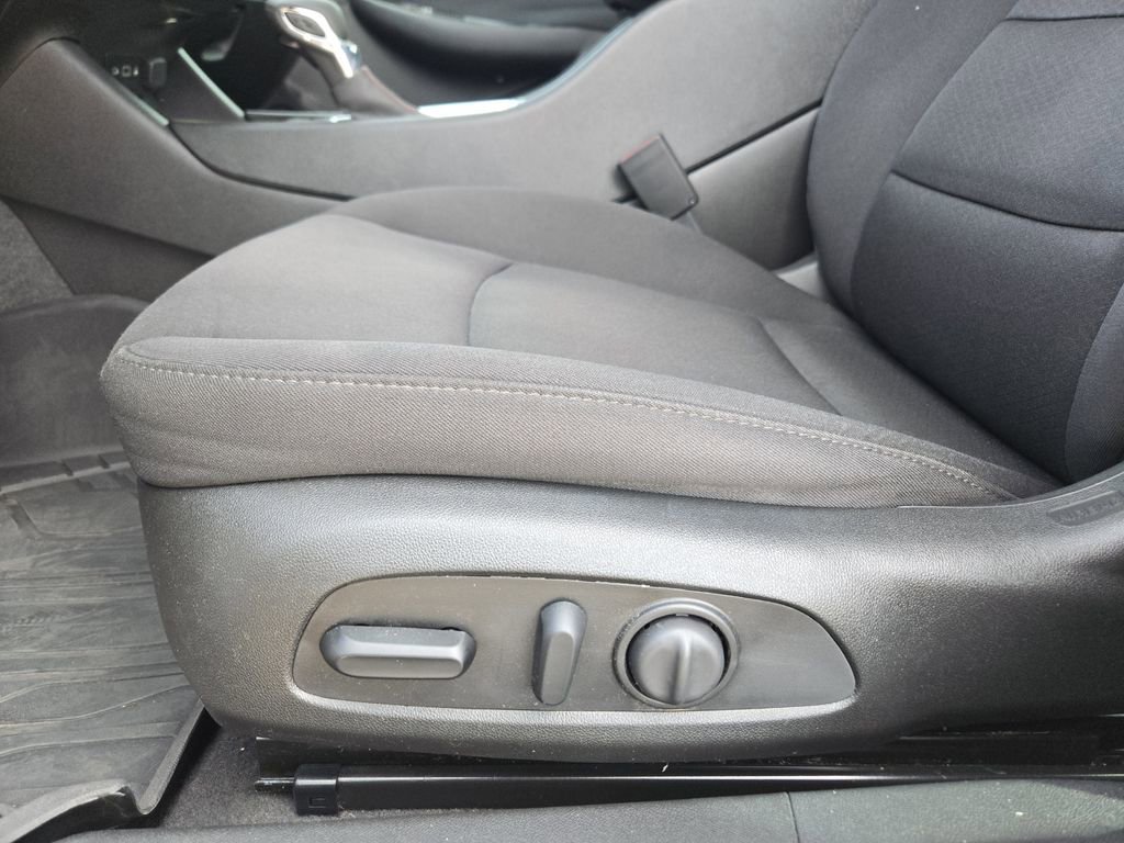 Used 2021 Chevrolet Malibu RS FWD image 19