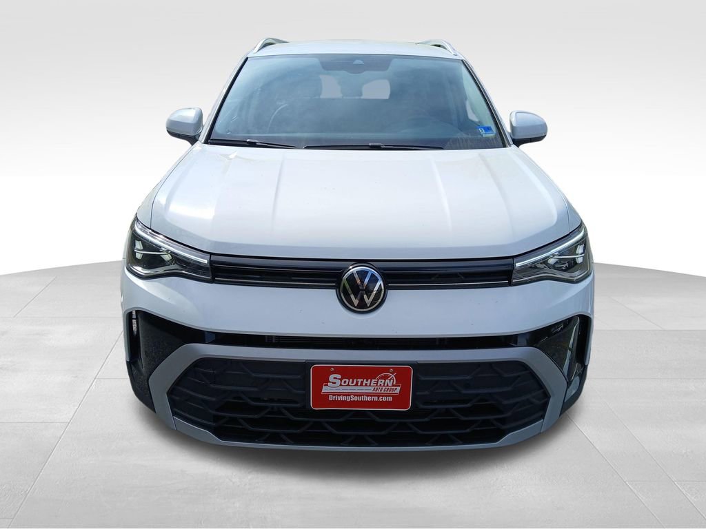 New 2026 Volkswagen Taos SE image 8