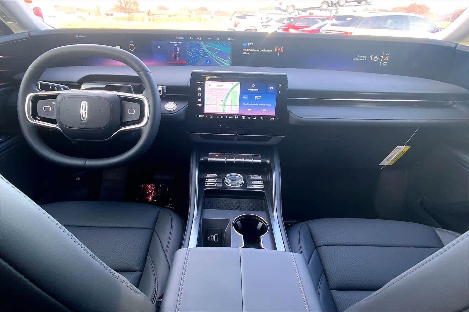 New 2026 Lincoln Nautilus Premier w/ Jet Appearance Package AWD/4WD image 5