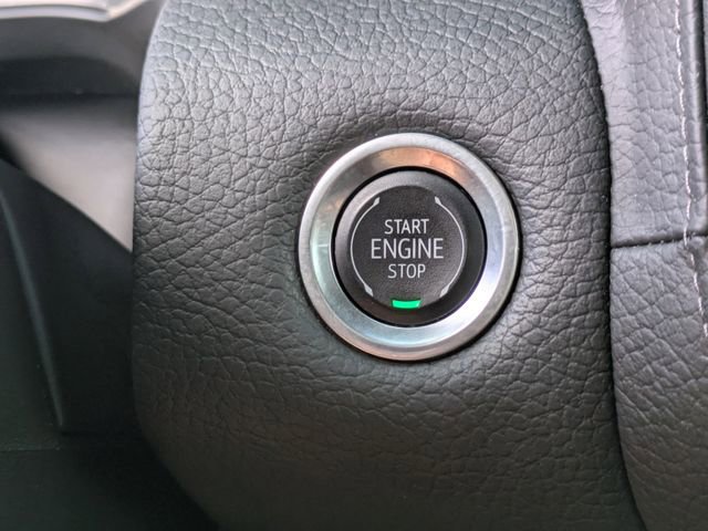 Used 2024 GMC Yukon XL Denali AWD/4WD image 32