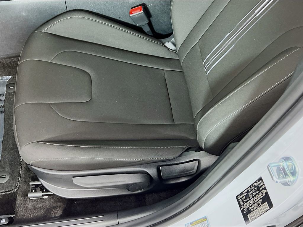 Certified 2025 Hyundai Elantra SEL image 19