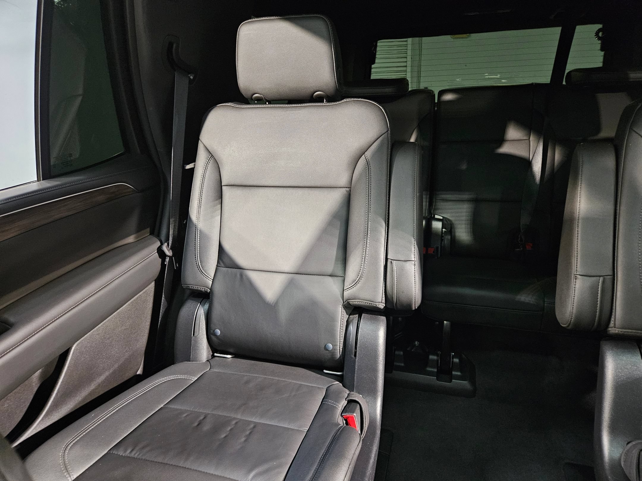 Used 2021 Chevrolet Tahoe Z71 w/ Luxury Package AWD/4WD image 12
