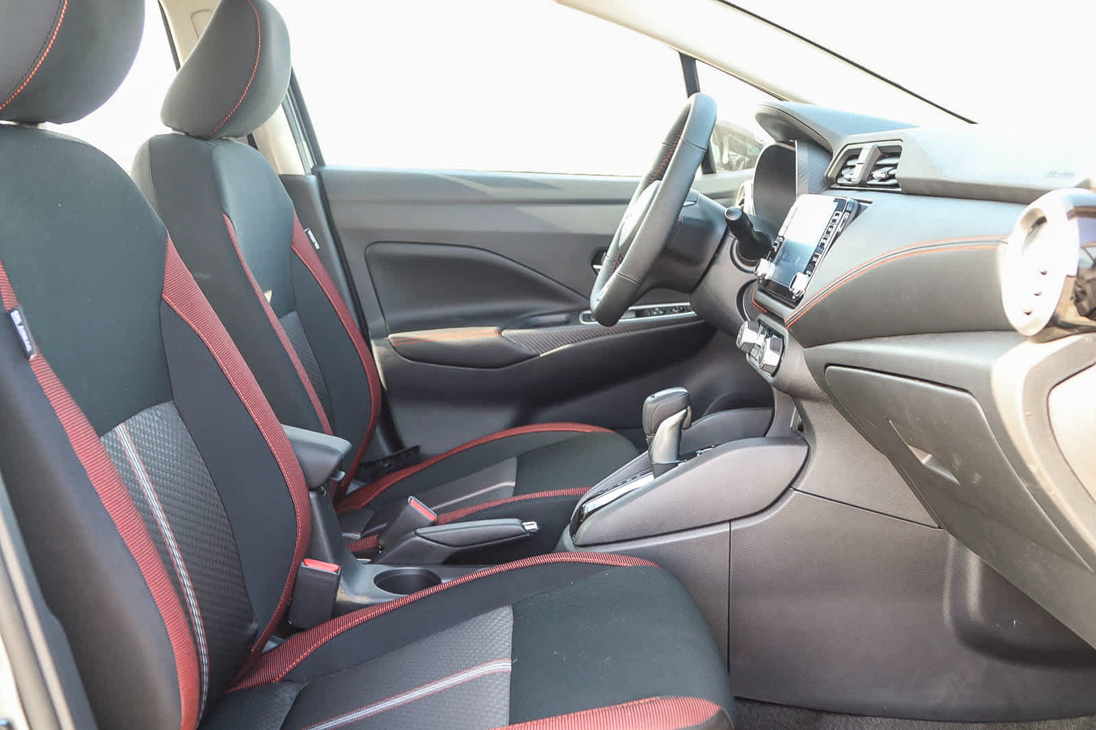 New 2025 Nissan Versa SR w/ Trunk Package FWD image 18