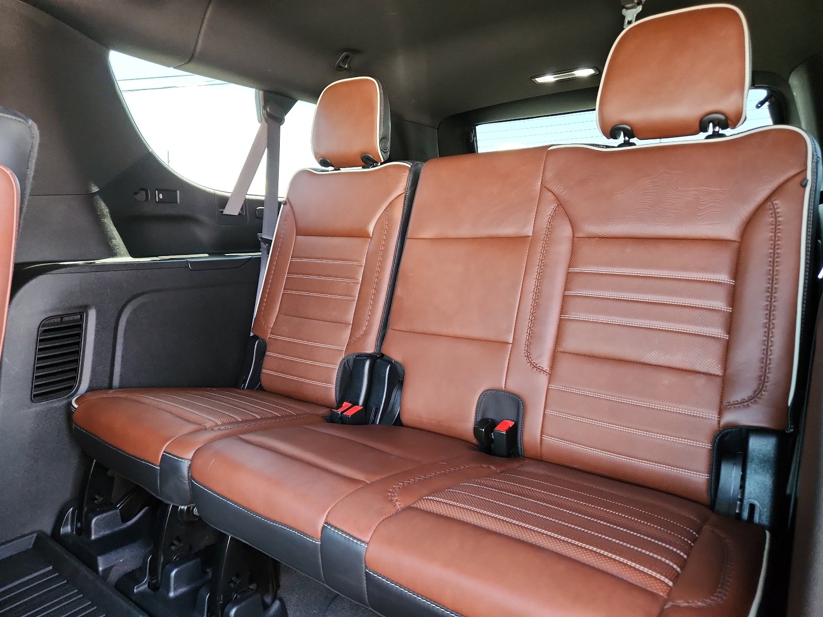 Used 2023 GMC Yukon XL Denali Ultimate image 11