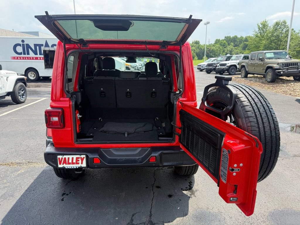Used 2025 Jeep Wrangler Unlimited Sahara w/ Safety Group AWD/4WD image 42
