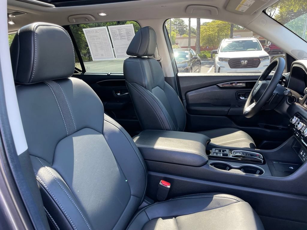 Certified 2025 Honda Pilot Touring image 32