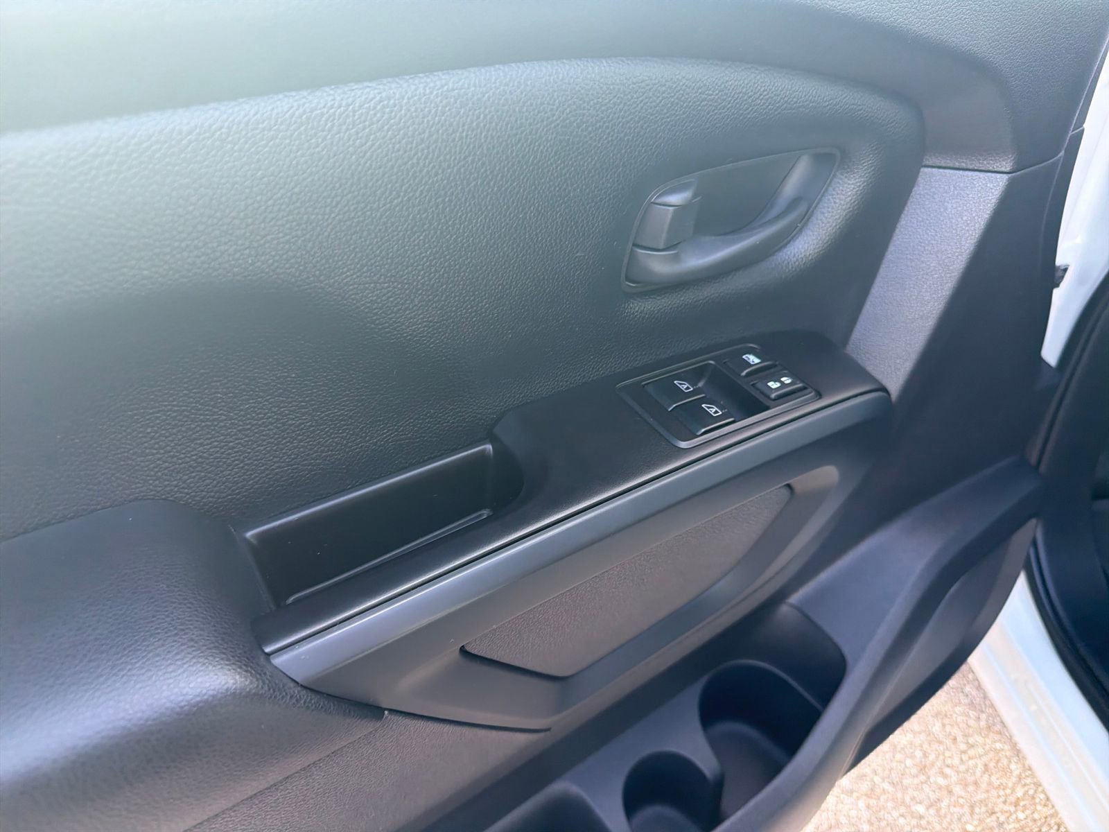 Used 2022 Nissan Titan S image 13