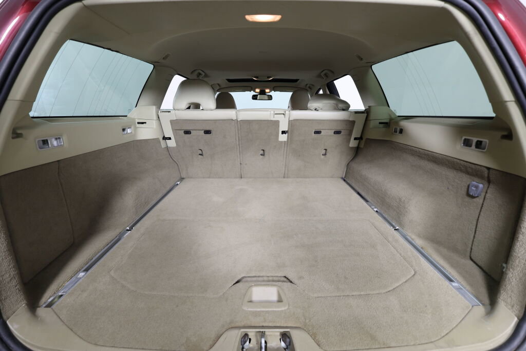 Used 2009 Volvo XC70 3.2 image 19