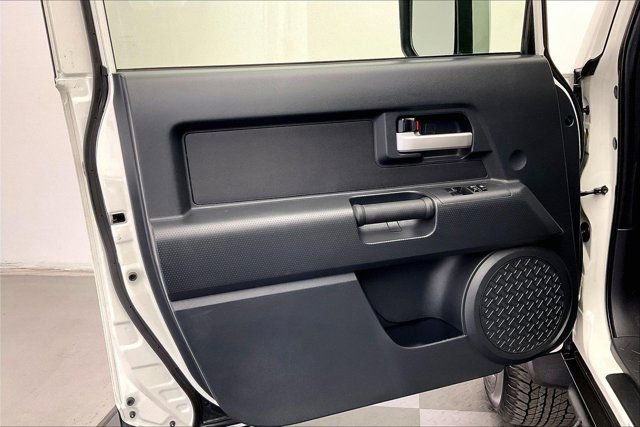 Used 2014 Toyota FJ Cruiser 4WD w/ Convenience Package image 26