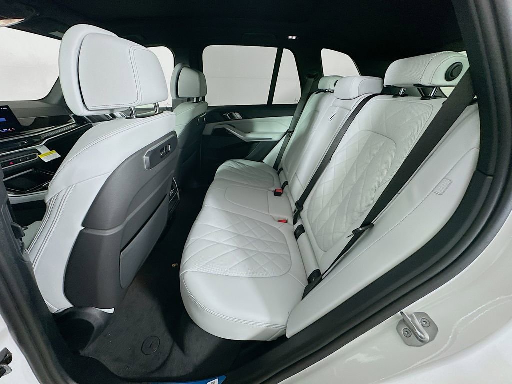New 2026 BMW X5 xDrive40i w/ Climate Comfort Package image 32