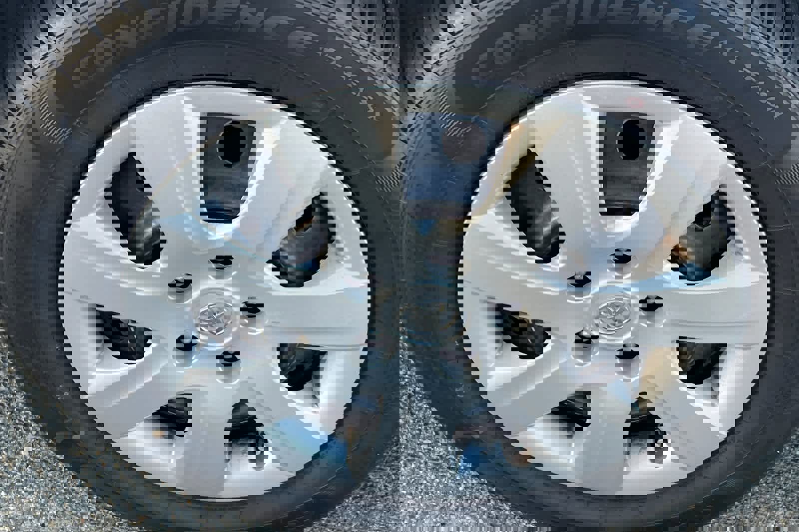 Used 2011 Toyota Camry LE image 10